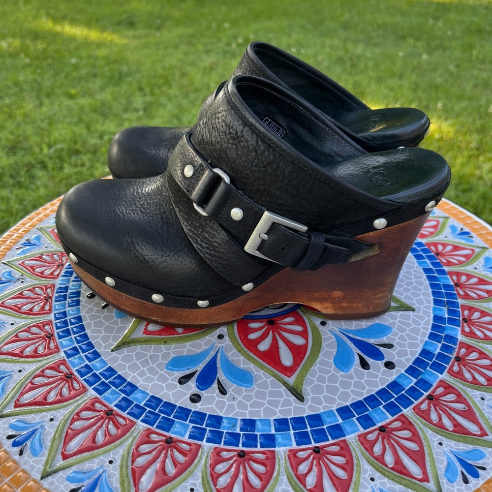 UGG Jolene Women's Size 7 Black Leather Studded Wooden Wedge Clogs 1001315 Retro - Picture 2 of 9